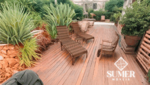 Conjunto de Espreguiçadeira em fibra sintética com puff