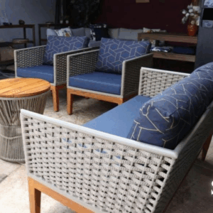 Poltronas Itajaí com pés de madeira e corda náutica